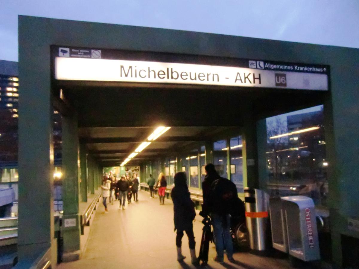 Michelbeuern Metro Station, access 