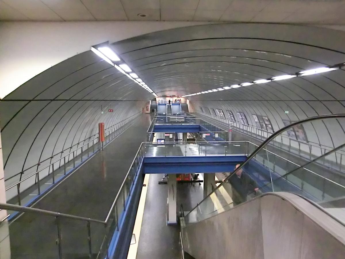 Metrobahnhof Darsena 