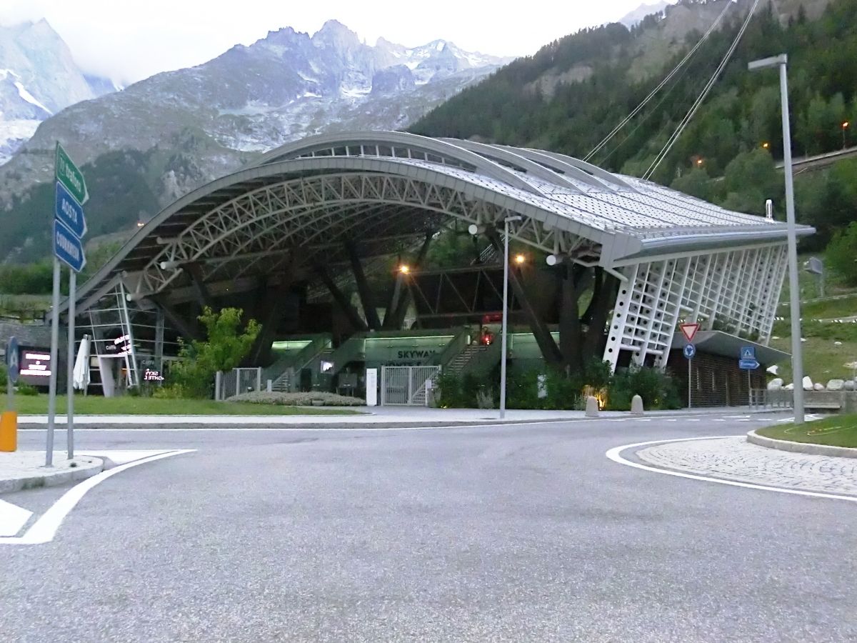Skyway Monte Bianco, Entreves station 