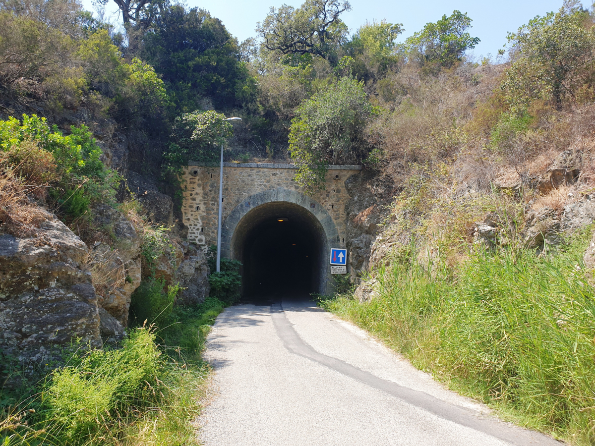 Bonporteau Tunnel (Cavalaire-sur-Mer, 1890) | Structurae