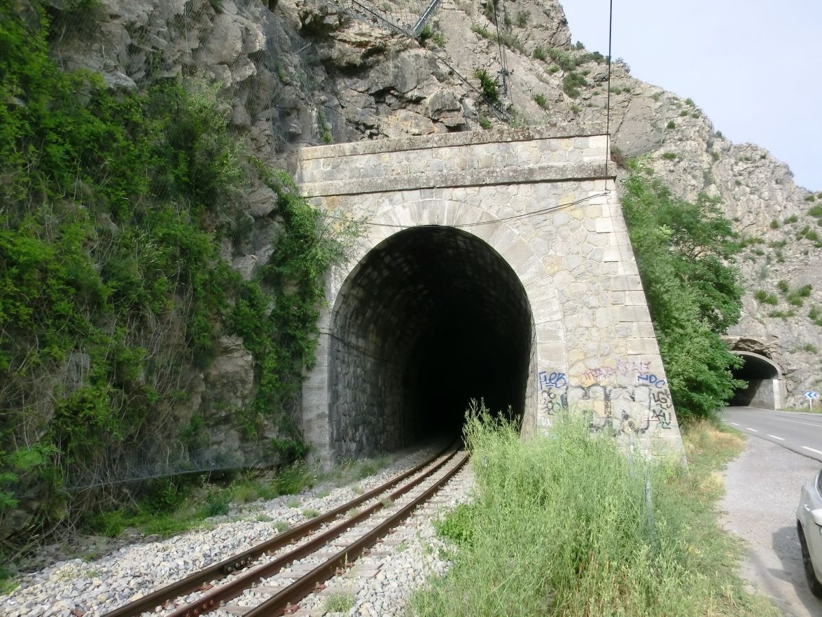 Saint-Benoît Railroad Tunnel western portal 