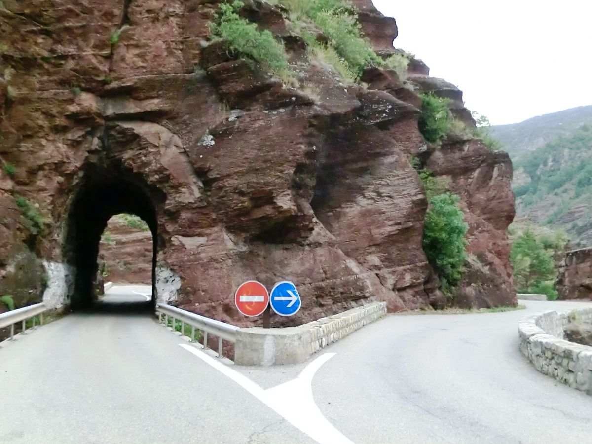 Gorges de Daluis 5 Tunnel southern portal 