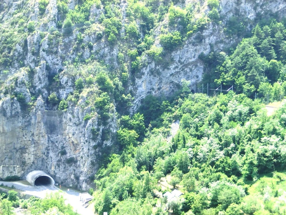 Saorge North Tunnel (on the left) and Four à Plâtre Tunnel northern portals 