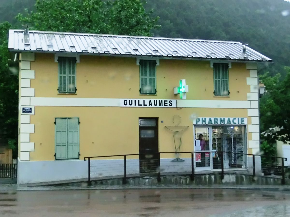 Old Guillaumes tramway station 