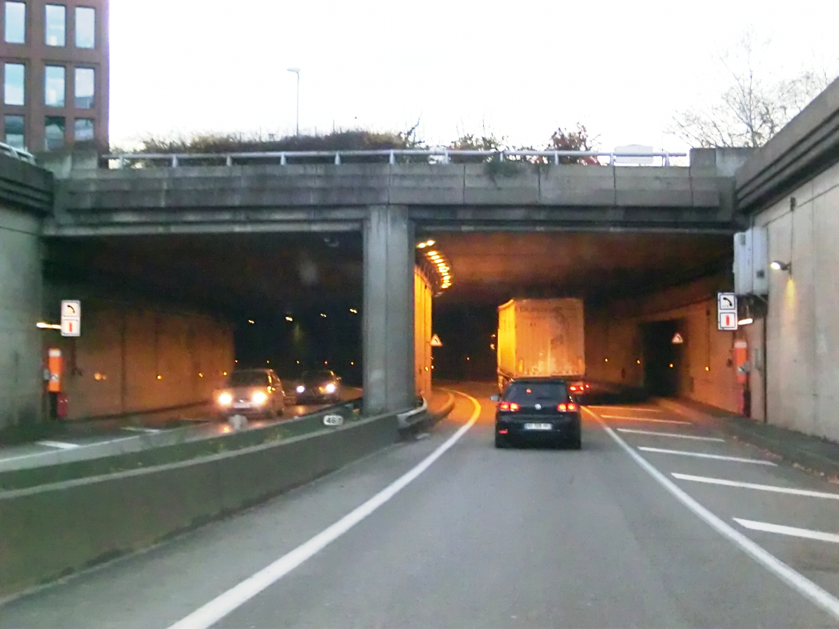 Tunnel de l'Etoile eastern portals 