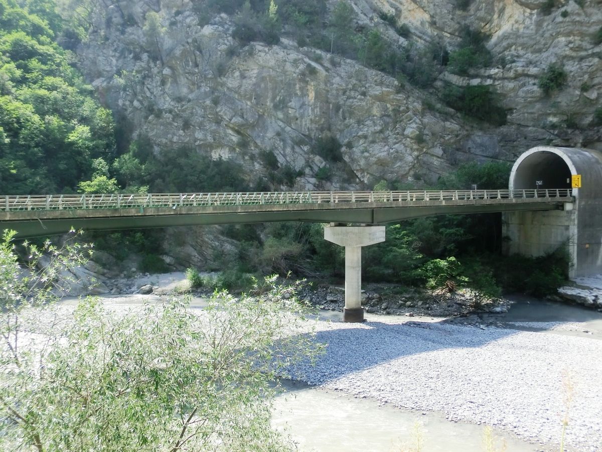 Reveston Viaduct and Mescla Tunnel southern portal 