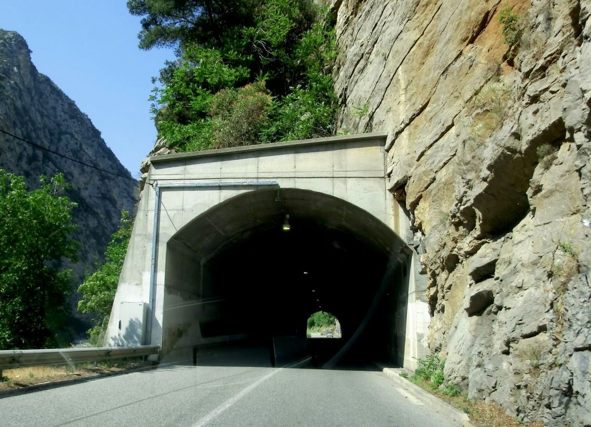 Tunnel Bahnhof la Tinée 