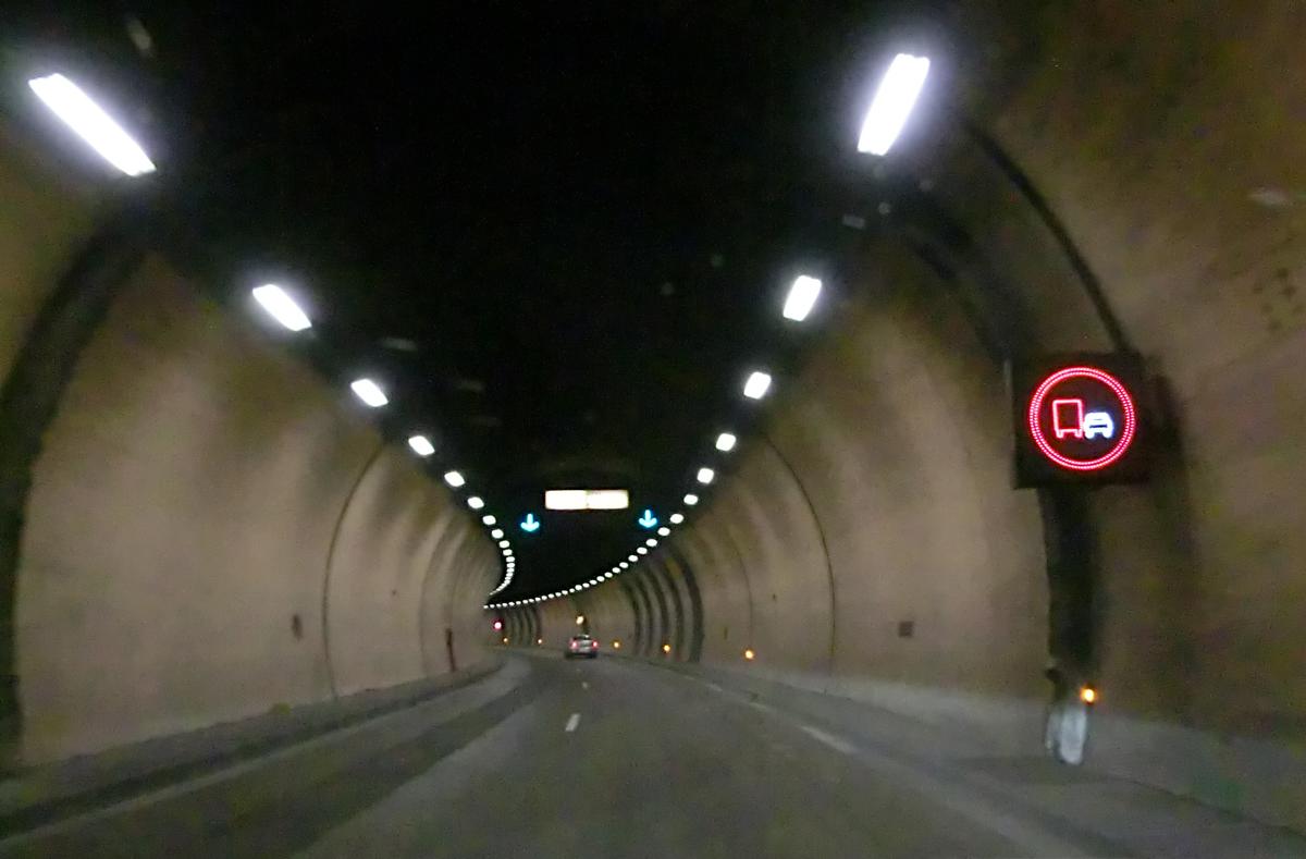 Tunnel Rainier III 