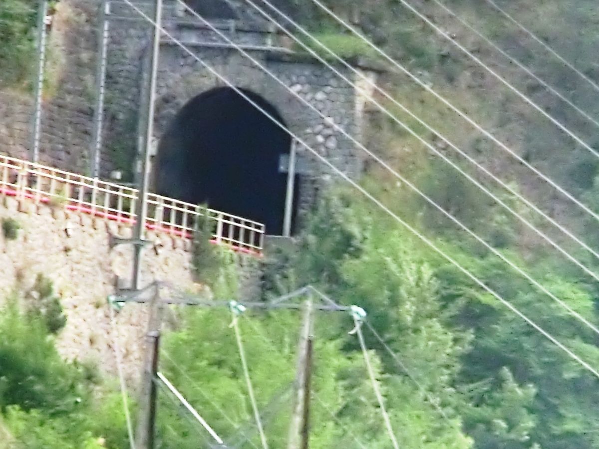 Peug Tunnel souhern portal 