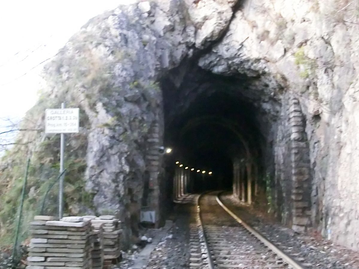 Grotta 1.2.3.3b Tunnel southern portal 