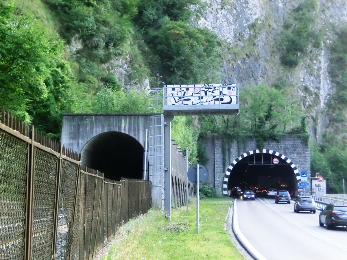 San Gregorio Tunnel (on the left) and Trentapassi Tunnel northern portals 