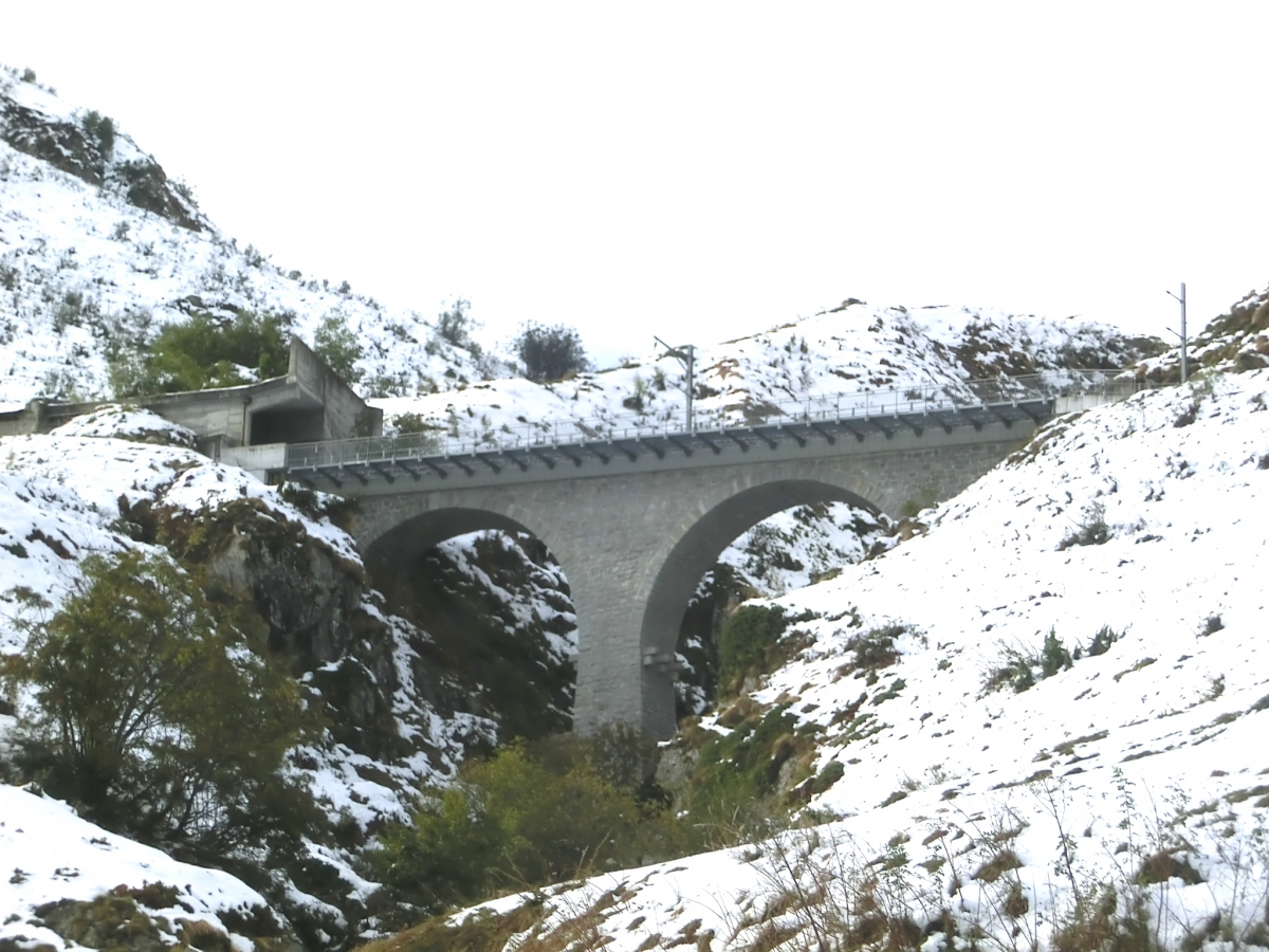 Calmot Tunnel eastern portal and Aua da Val Bridge 