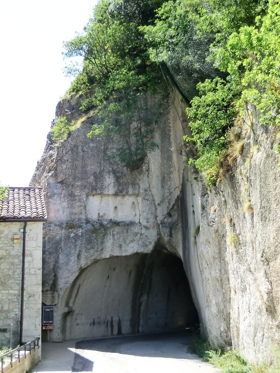 Tunnel Furlo 