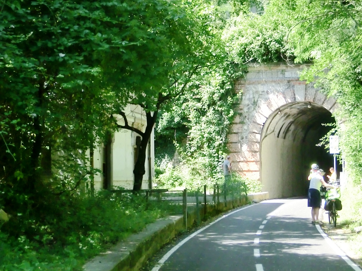 Clanezzo Tunnel southern portal 