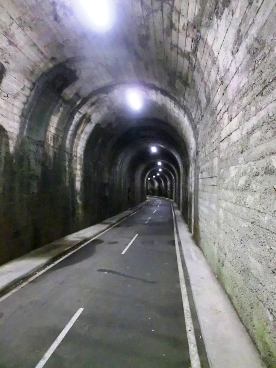 Tunnel de Piazza Brembana 