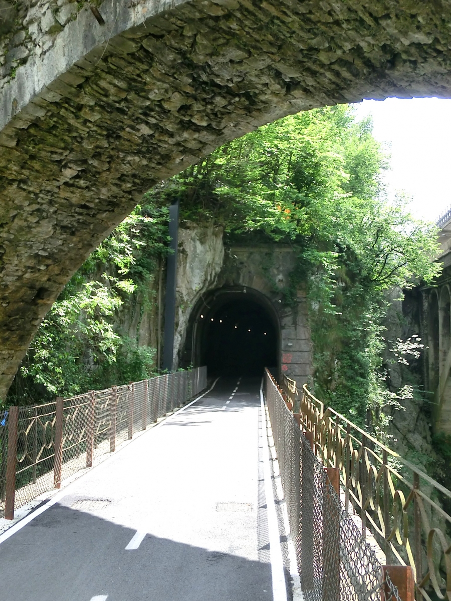 Sedrina 2 Tunnel northern portal and Brembo rail bridge 
