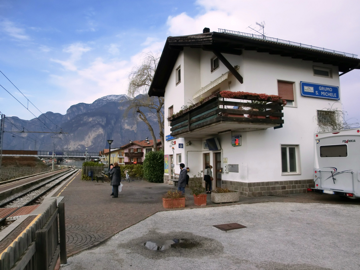 Grumo-San Michele Station 