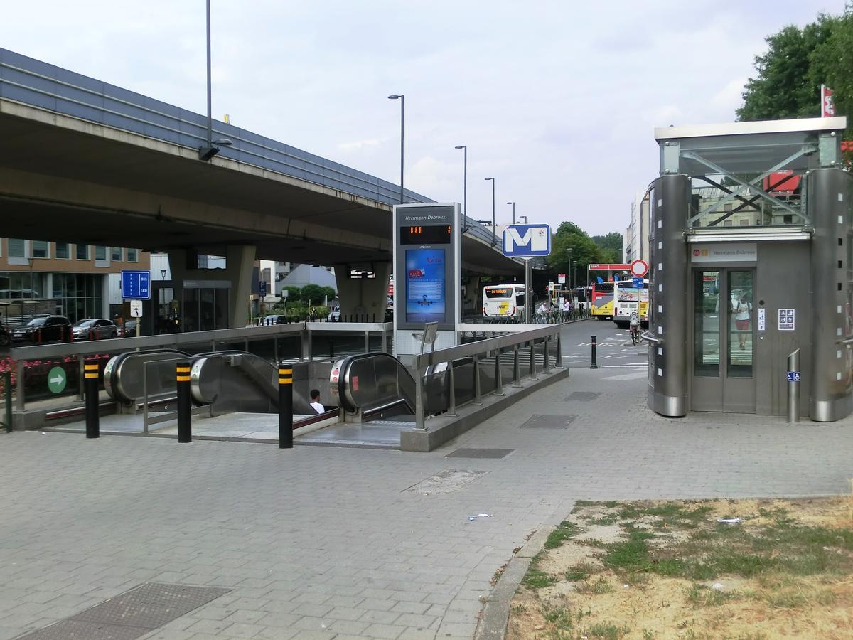 Herrmann-Debroux Metro Station access 