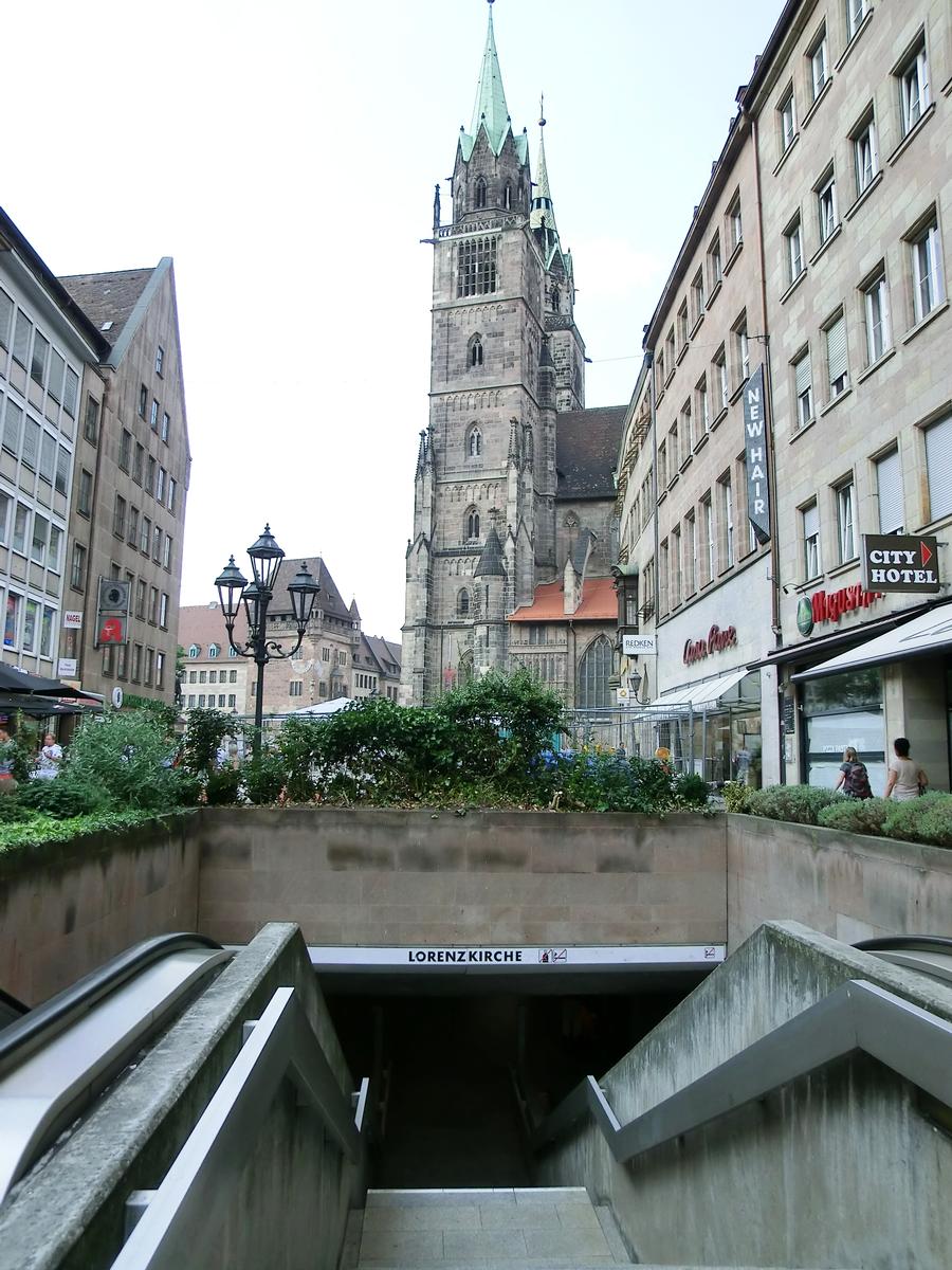 Lorenzkirche Metro Station access 