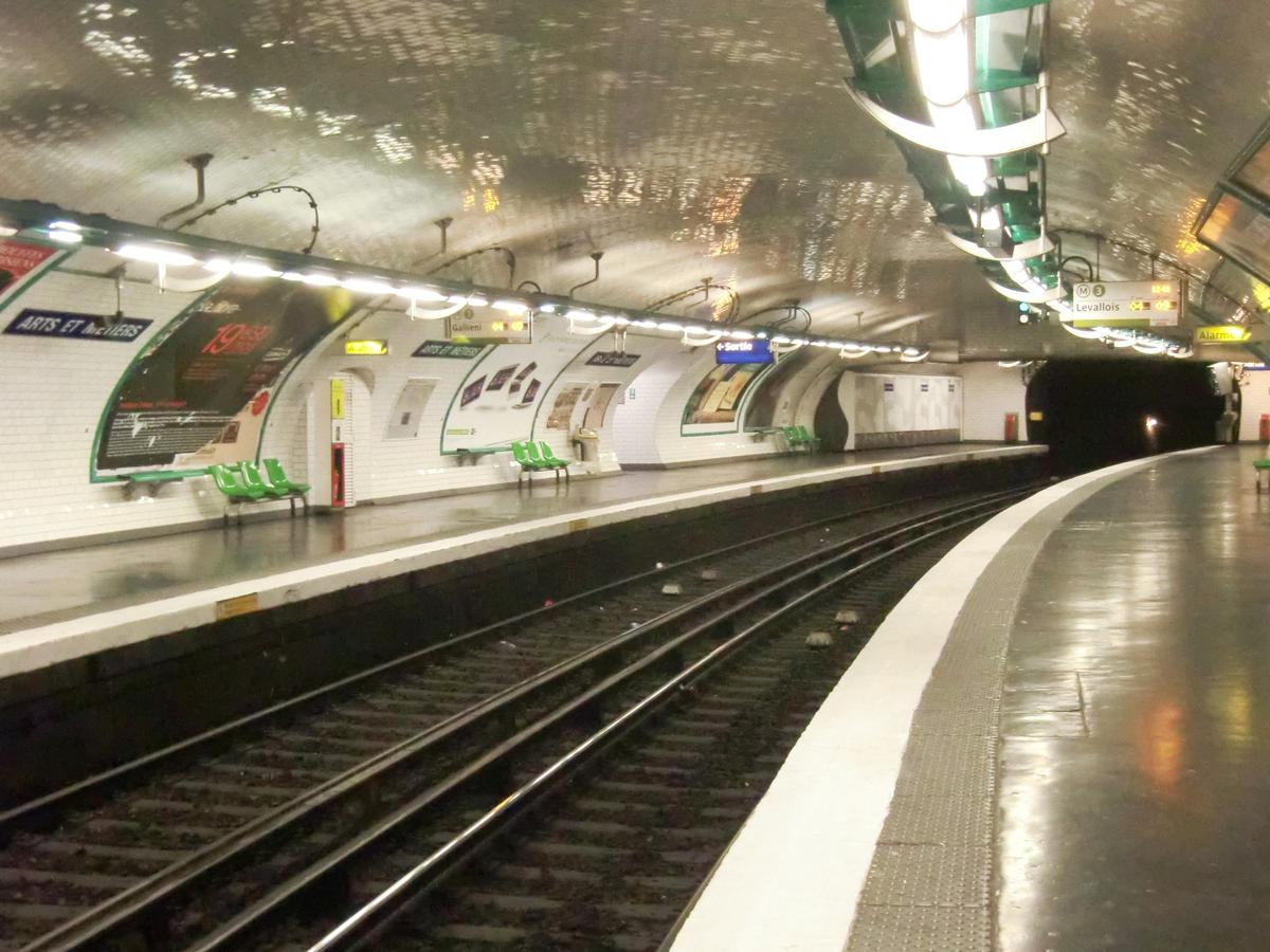 Arts et Métiers Metro Station, line 3 platform 