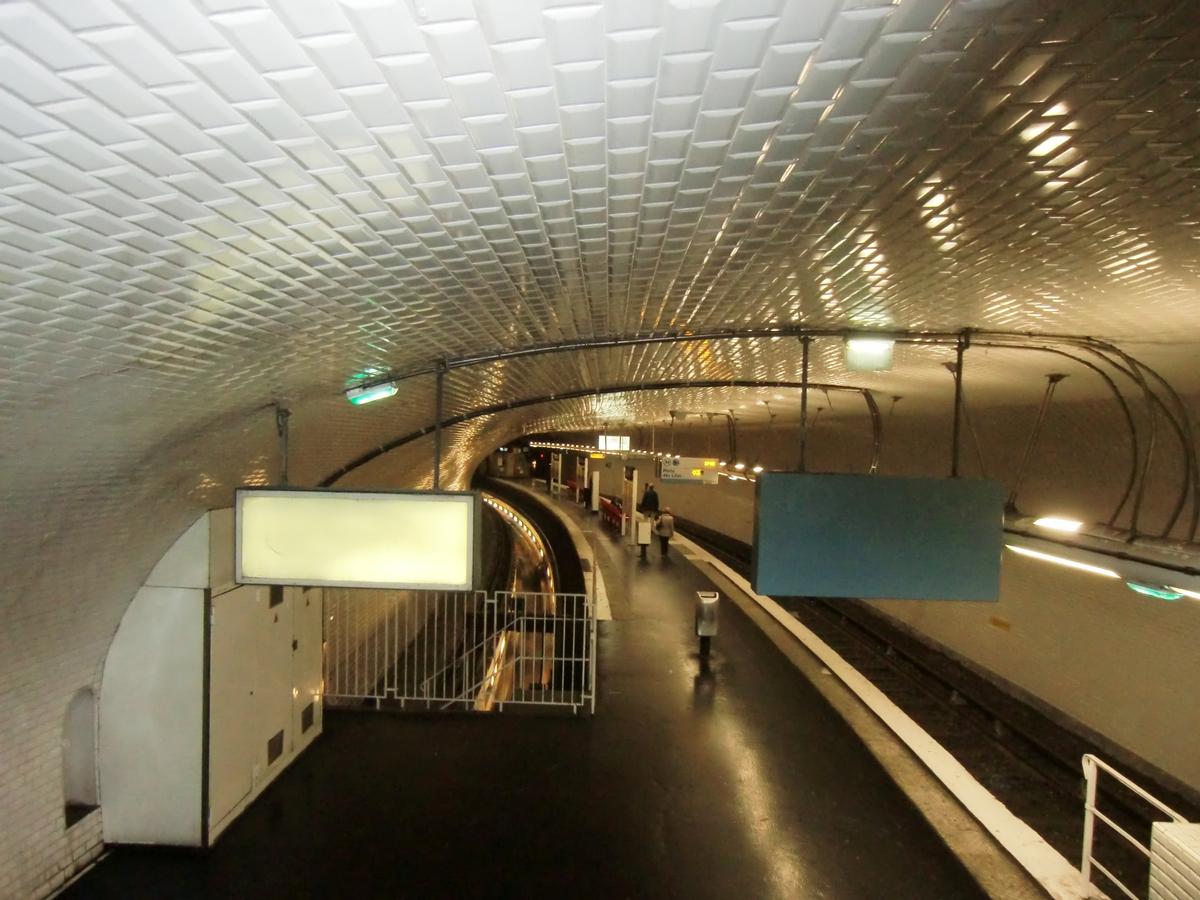 Metrobahnhof Gambetta 