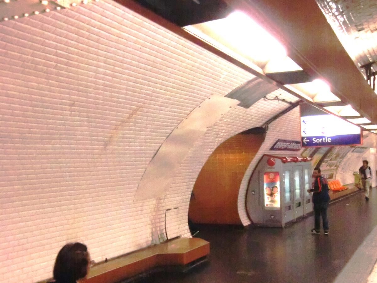 Denfert-Rochereau Metro Station, line 6 platform 
