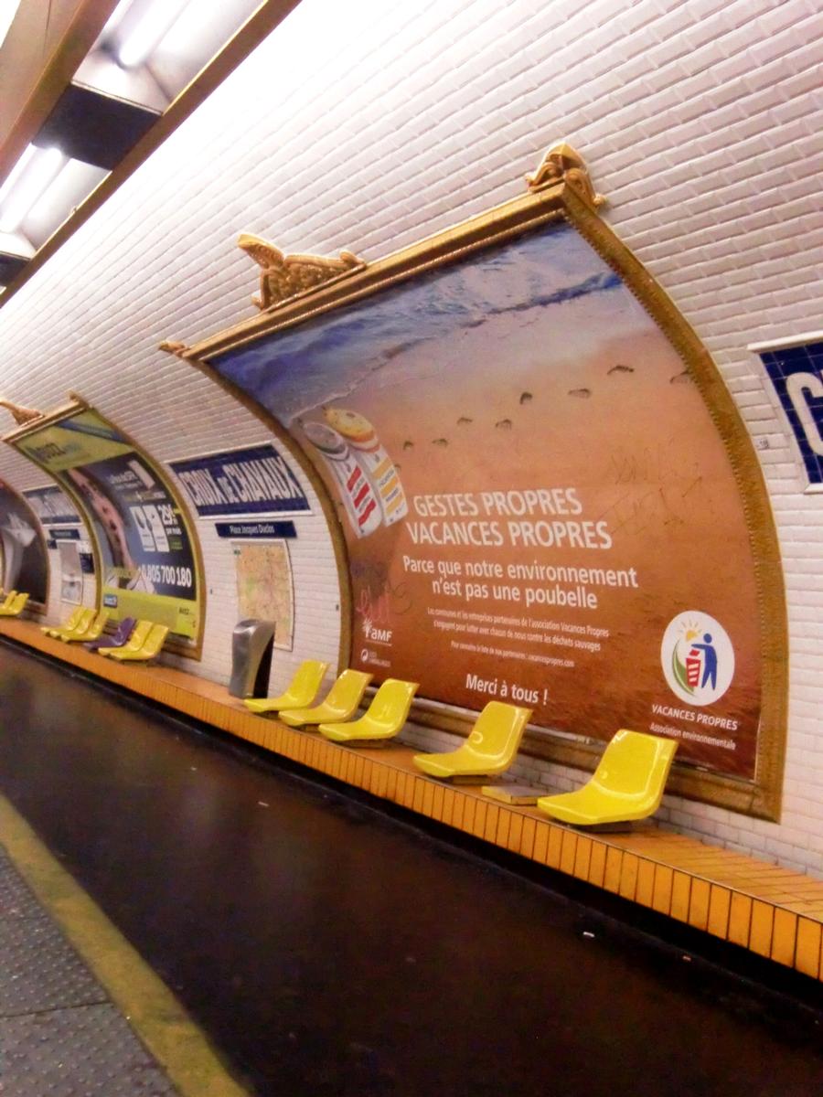Station de métro Croix de Chavaux 