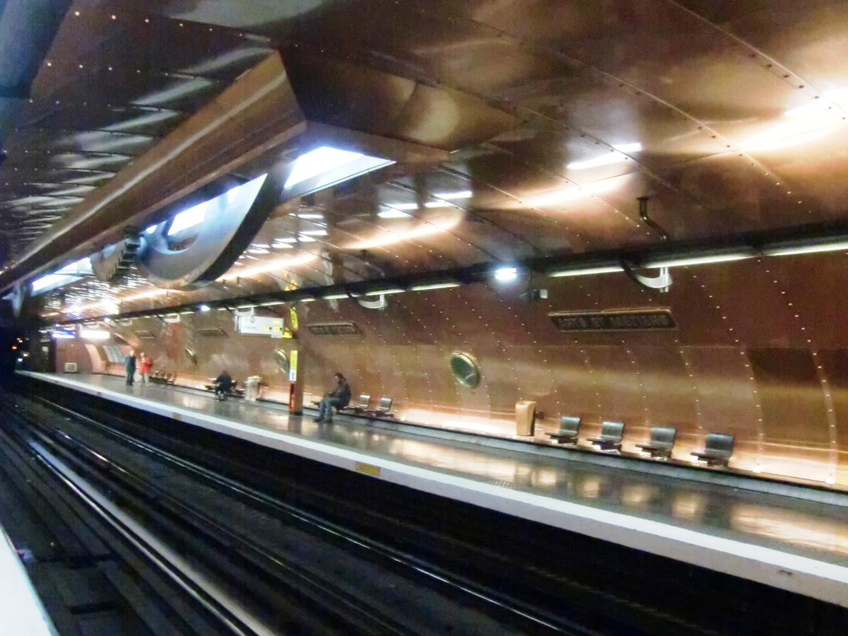 Arts et Métiers Metro Station, line 11 platform 