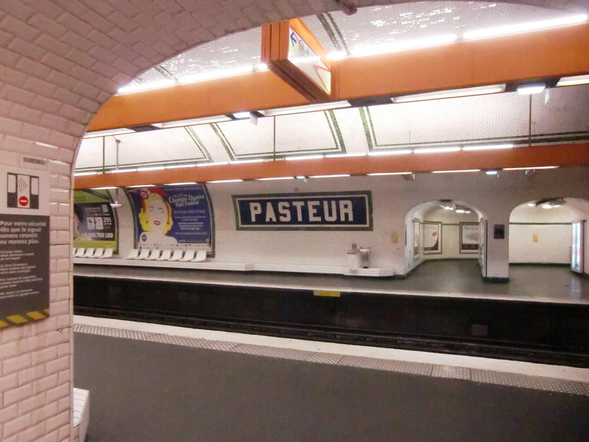 Pasteur Metro Station, line 12 platform 