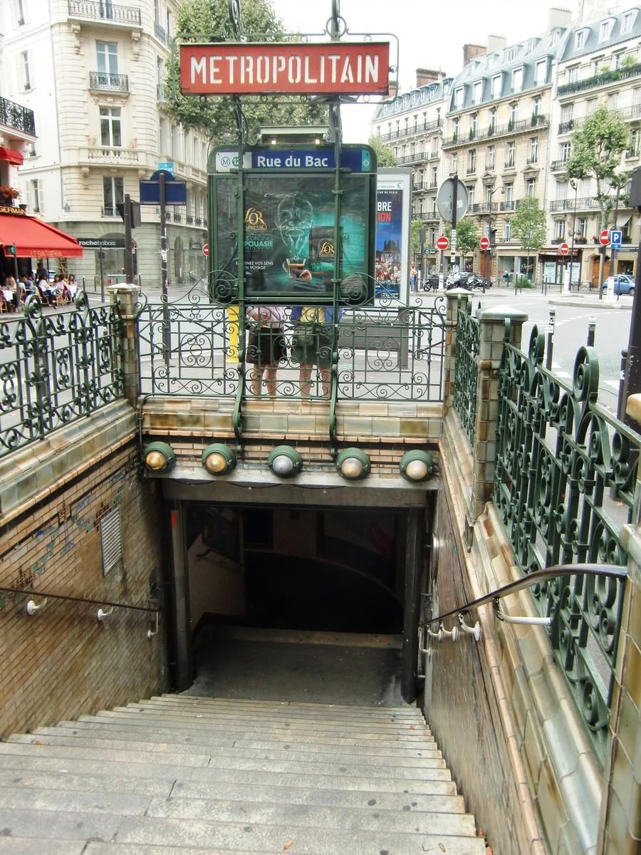 Metrobahnhof Rue du Bac 