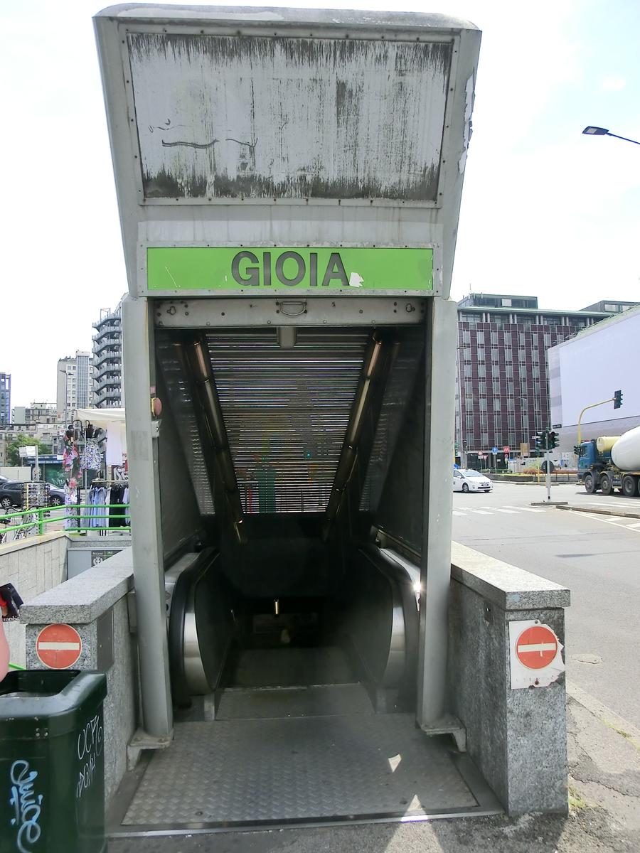 Gioia Metro Station, exit 