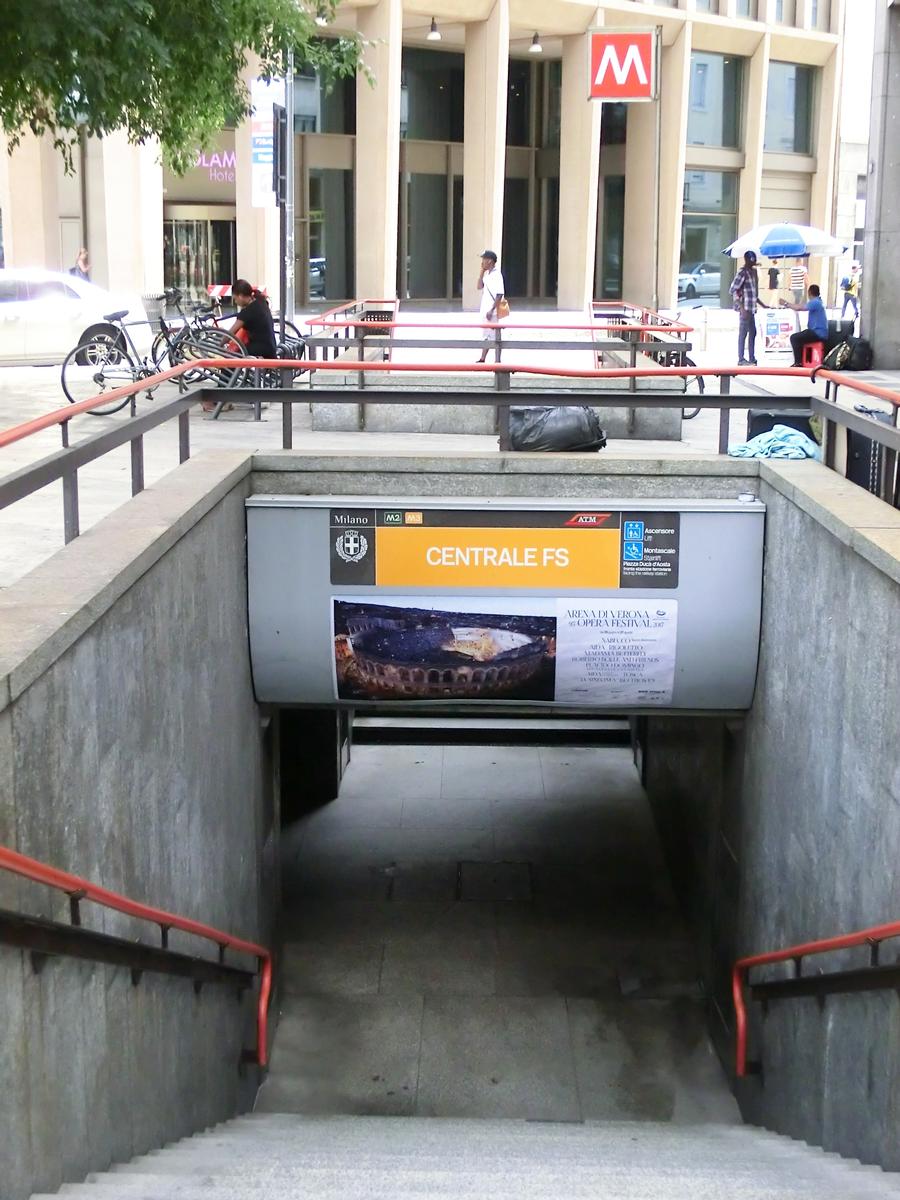 Centrale FS Metro Station, access 