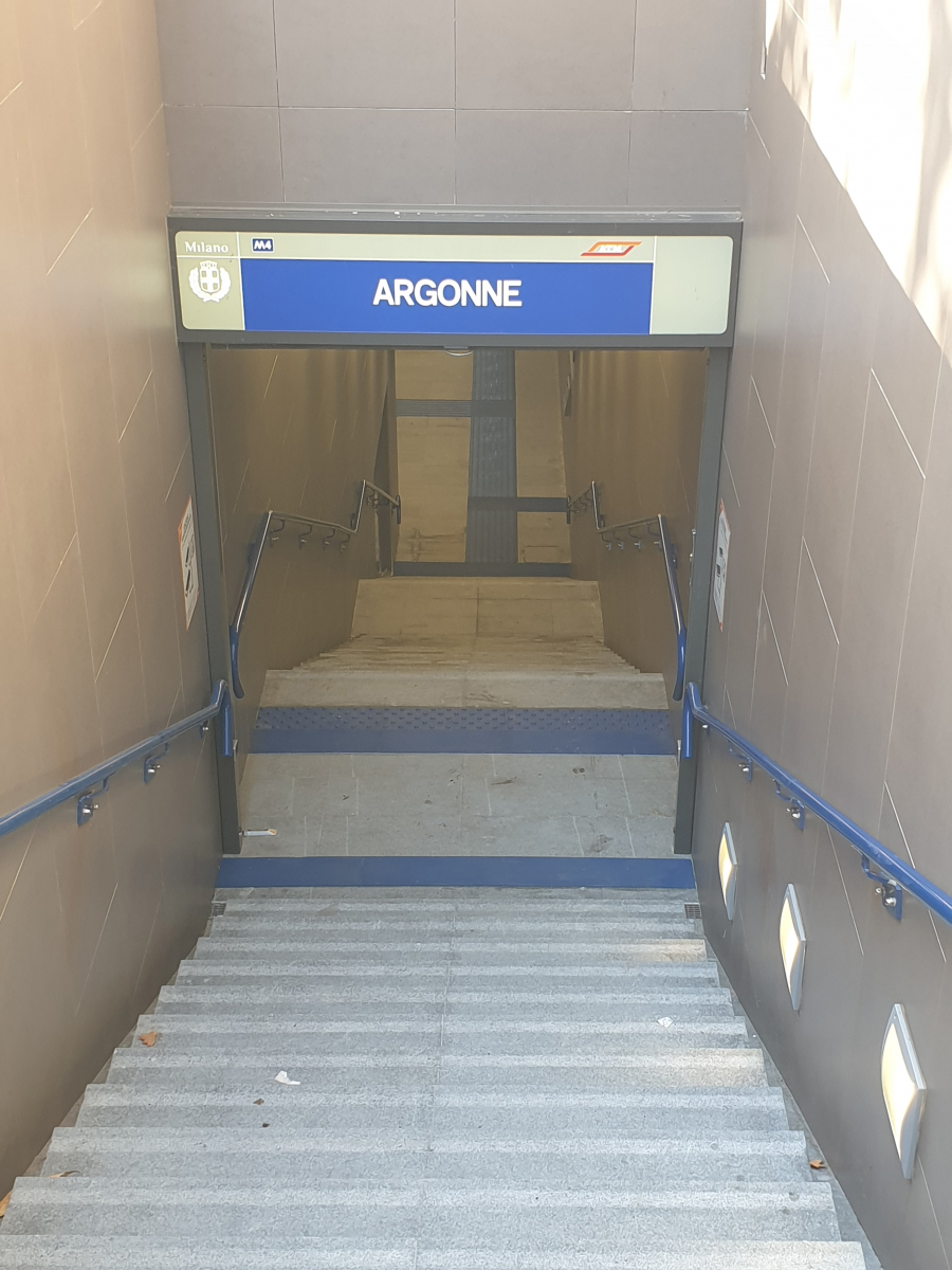 Argonne Metro Station 