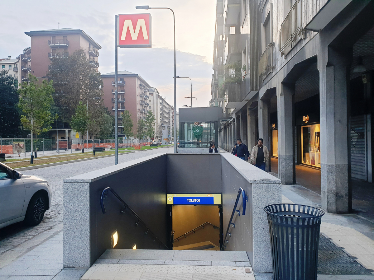 Tolstoj Metro Station 