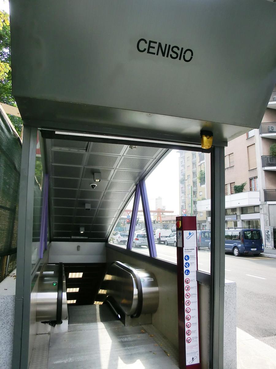 Cenisio M5 Metro station - access 