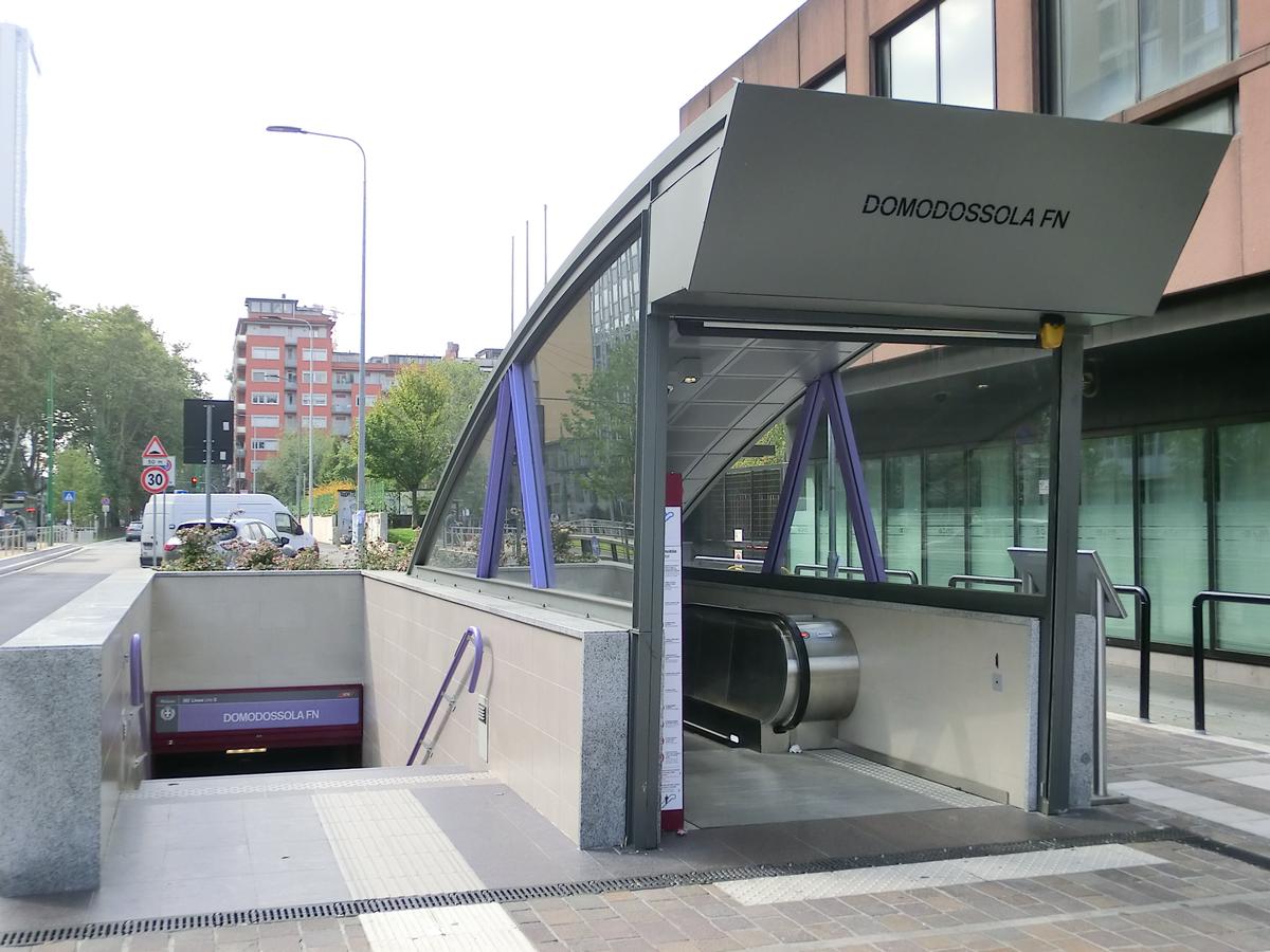 Domodossola FN Line 5 Metro station - access 