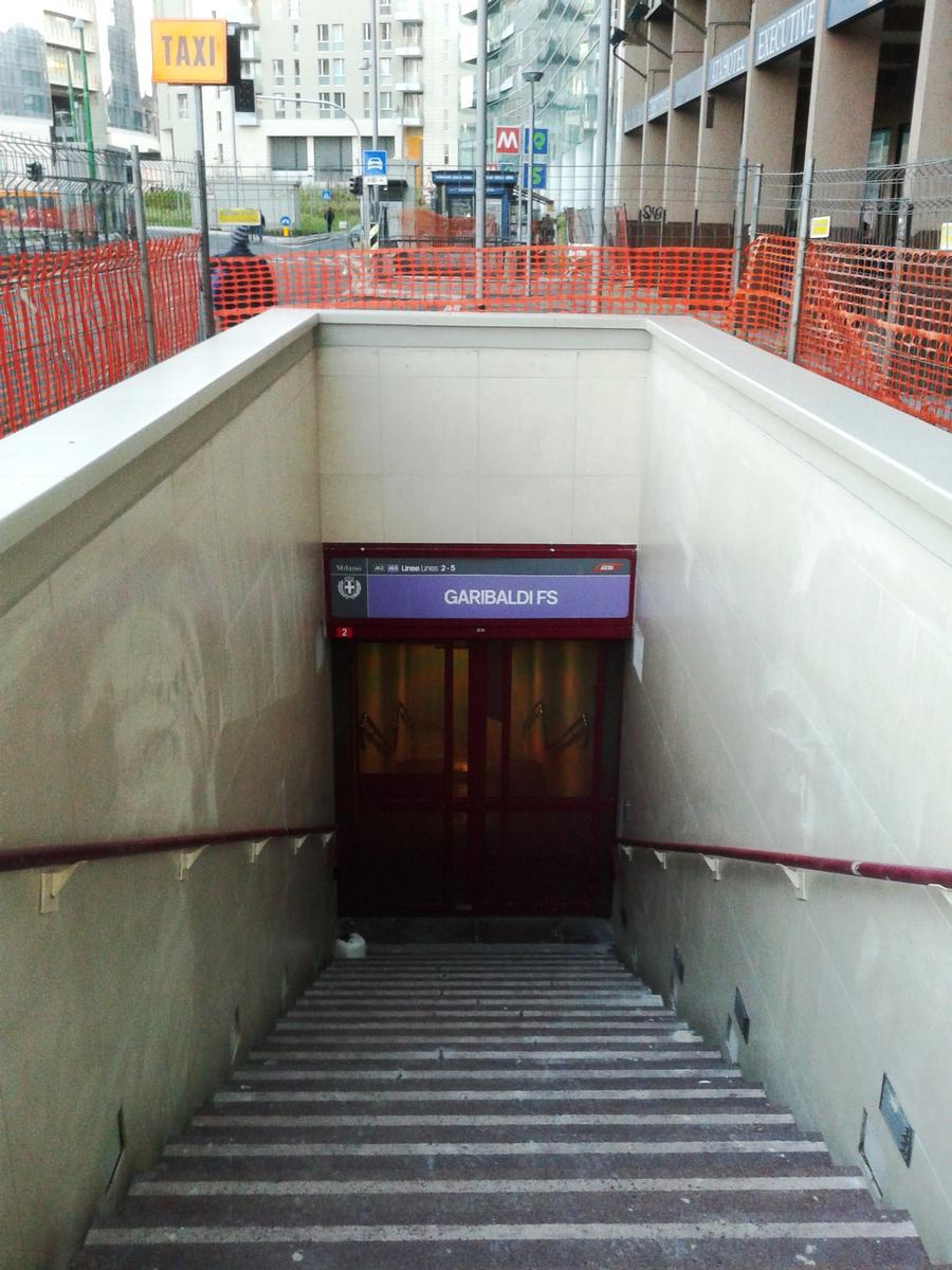 Garibaldi FS M5 Metro Station - access 
