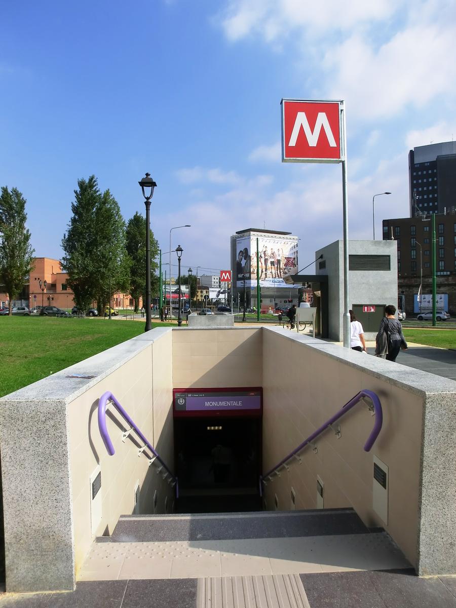 Monumentale M5 Metro Station - access 