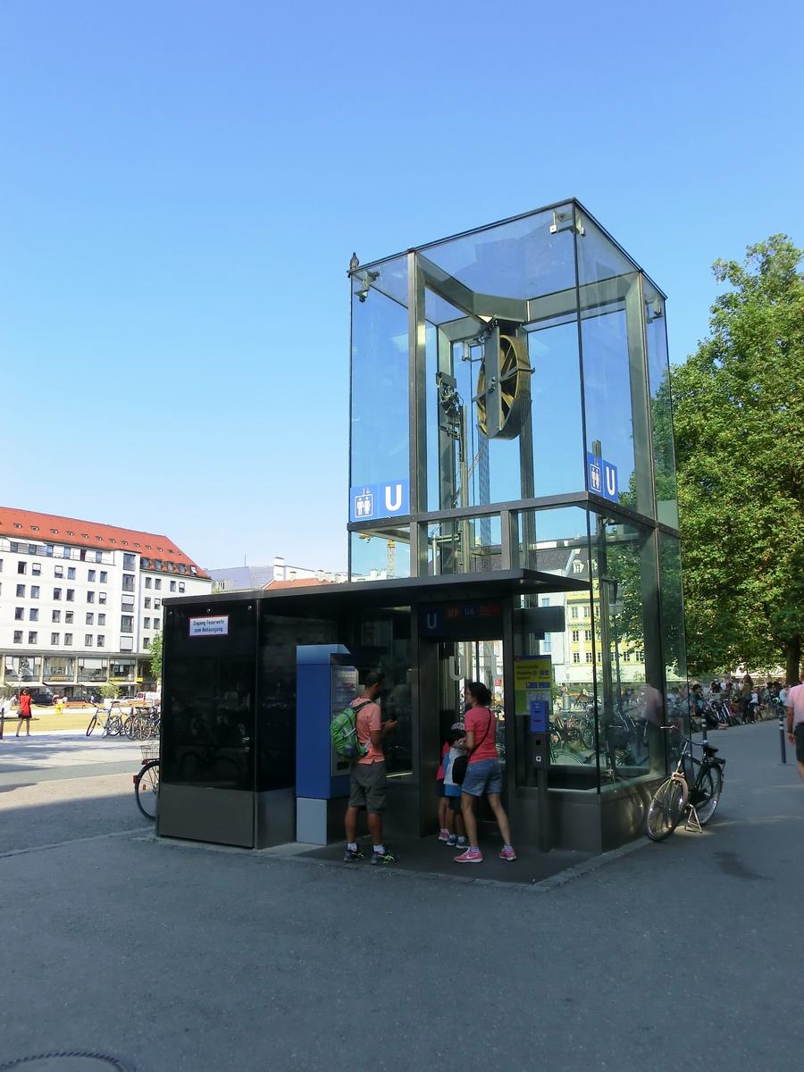 Marienplatz U-Bahn Station access 