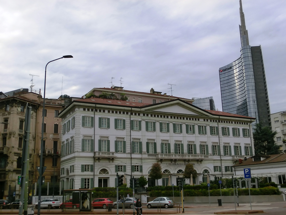 Milano Porta Nuova Station (1840) and, on the right, Cesar Pelli A Tower 