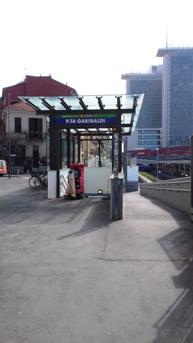 Milano Porta Garibaldi Station (underground) access 