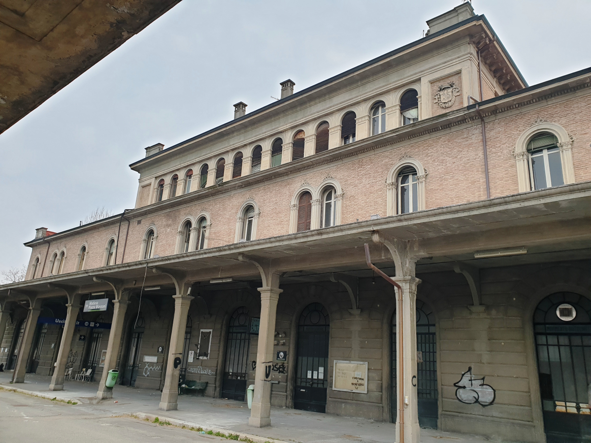 Bahnhof Modena Piazza Manzoni 