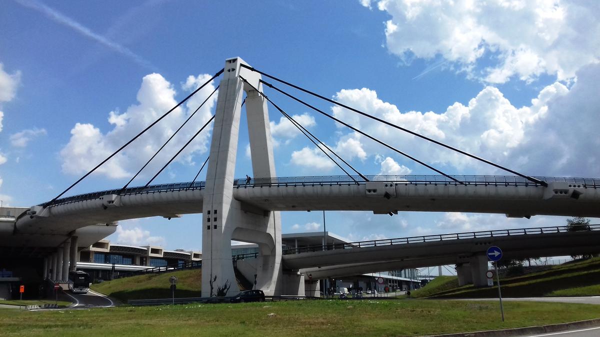 Brücke am Flughafen Malpensa 