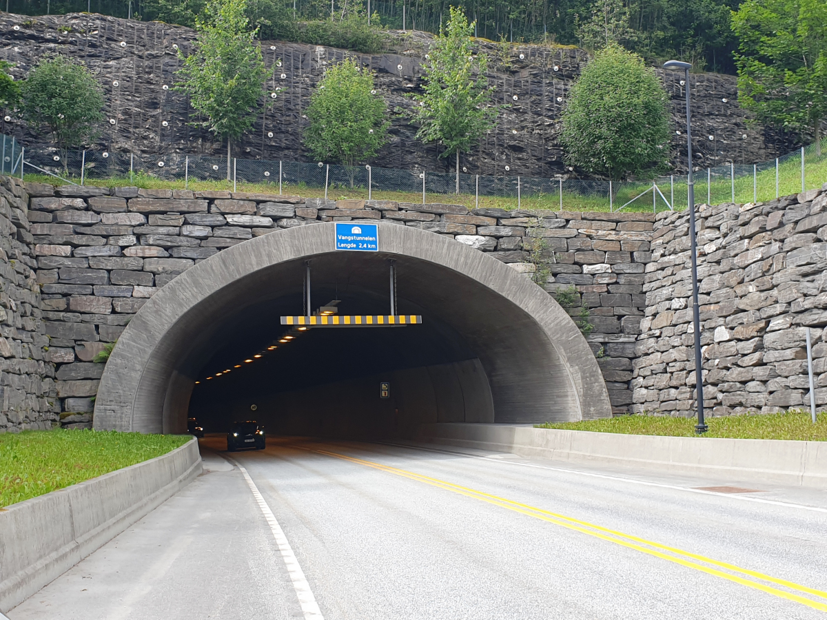 Vang Tunnel 
