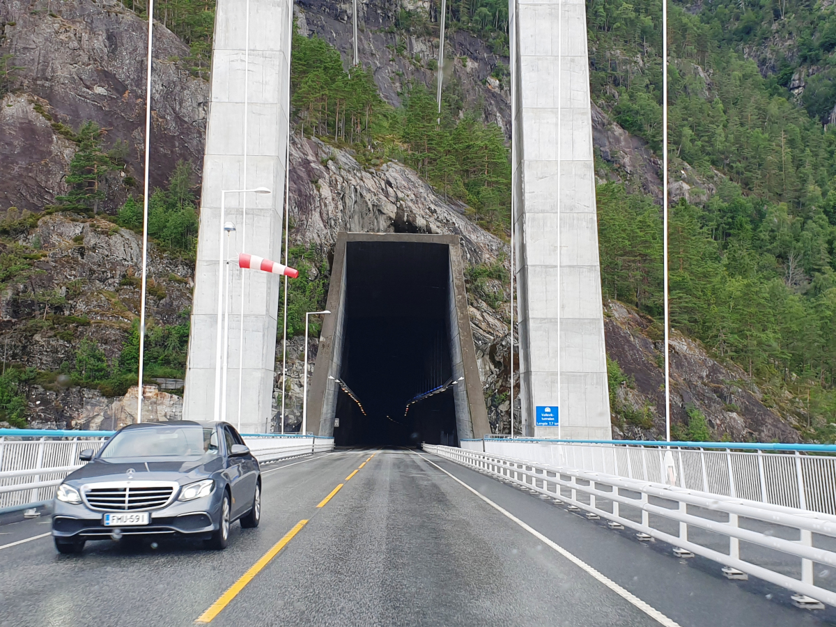 Hardanger Bridge and Vallavik Tunnel southern portal 