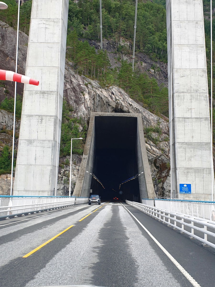Hardanger Bridge and Vallavik Tunnel southern portal 