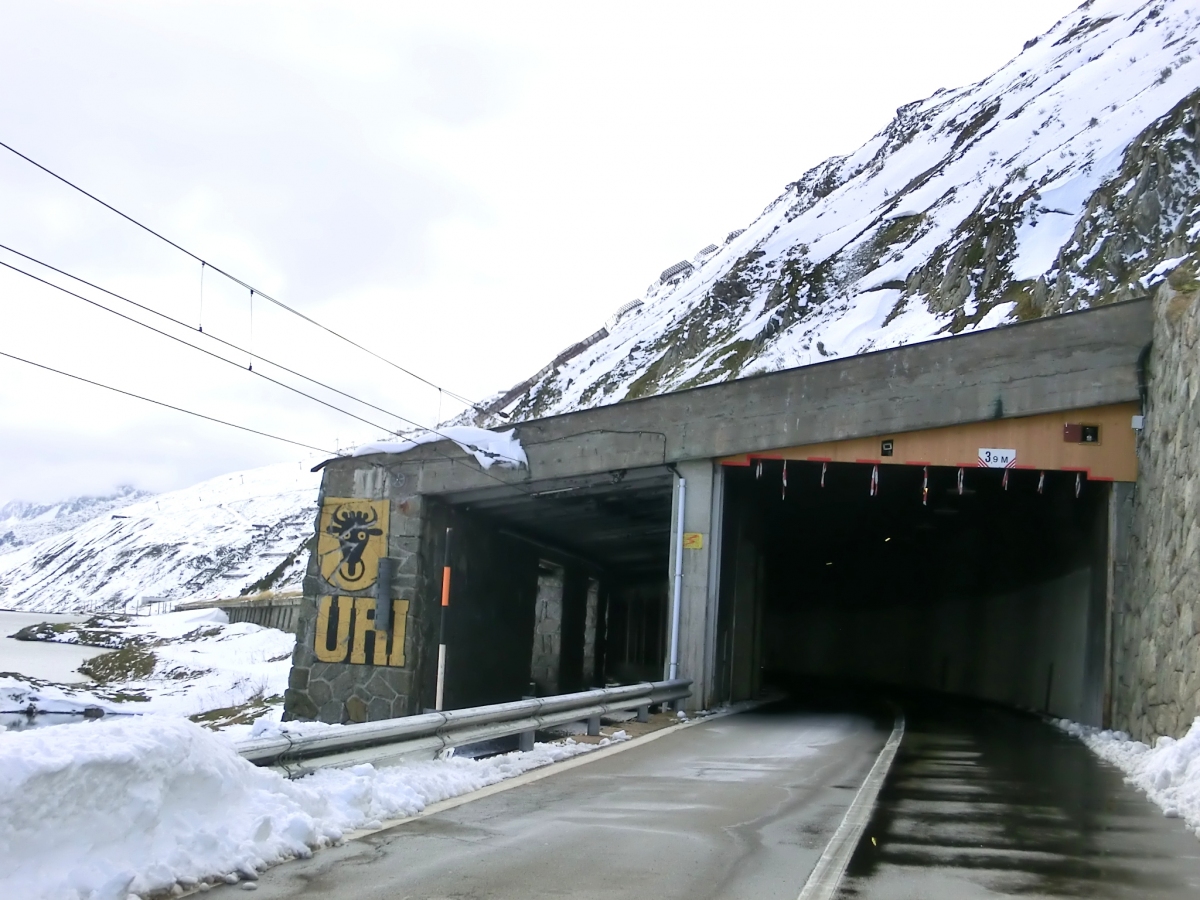Oberalpsee Tunnel eastern portal 
