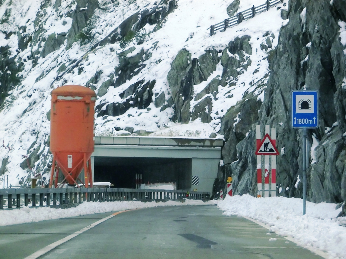 Banchi-Costoni di Fieud Tunnel northern portal 