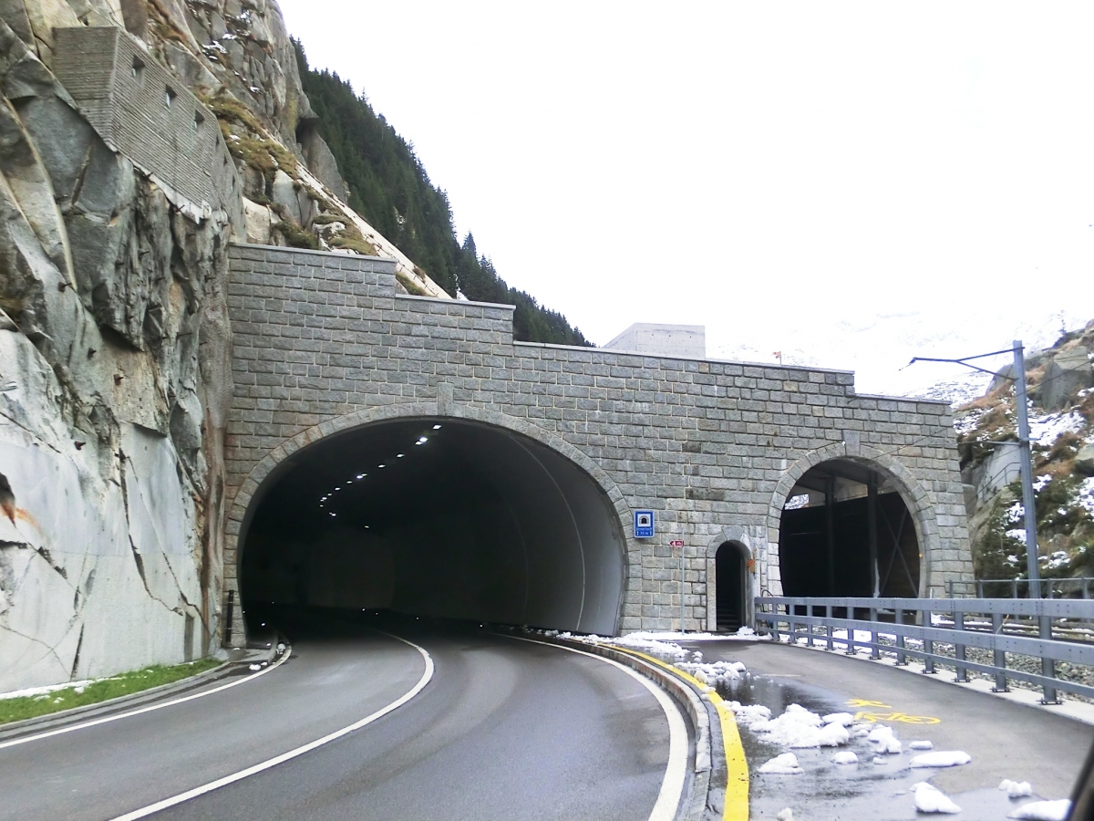 Urnerloch-Nasse Kehle Tunnel road, pedestrian and railroad southern portals 