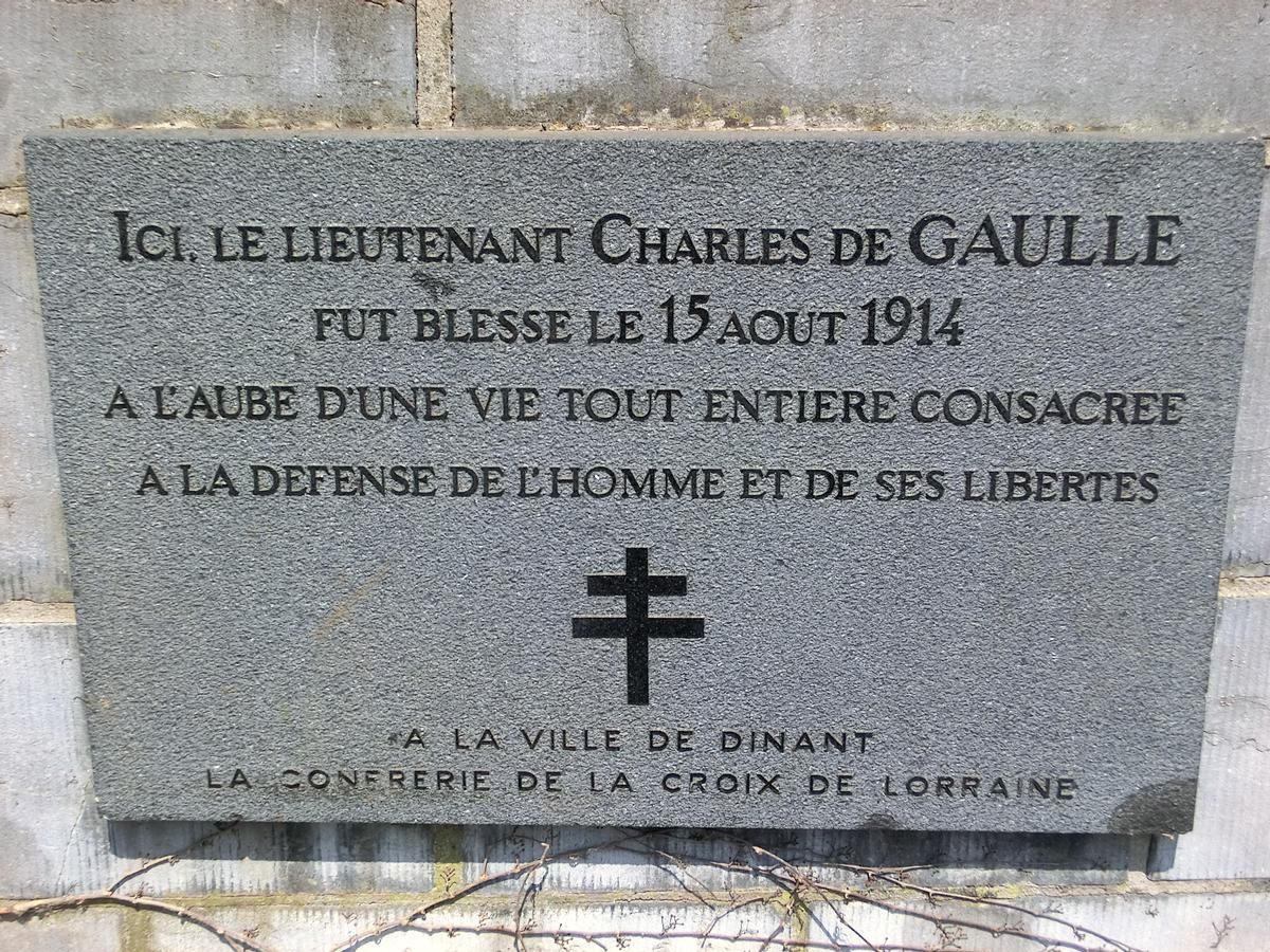 Charles de Gaulle Bridge, plate 